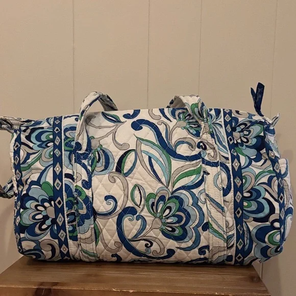 Vera Bradley small travel duffel bag in Mediterranean White - Picture 1 of 5